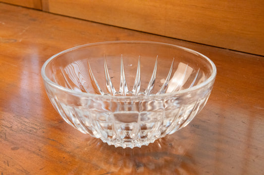 エレガントなガラス皿