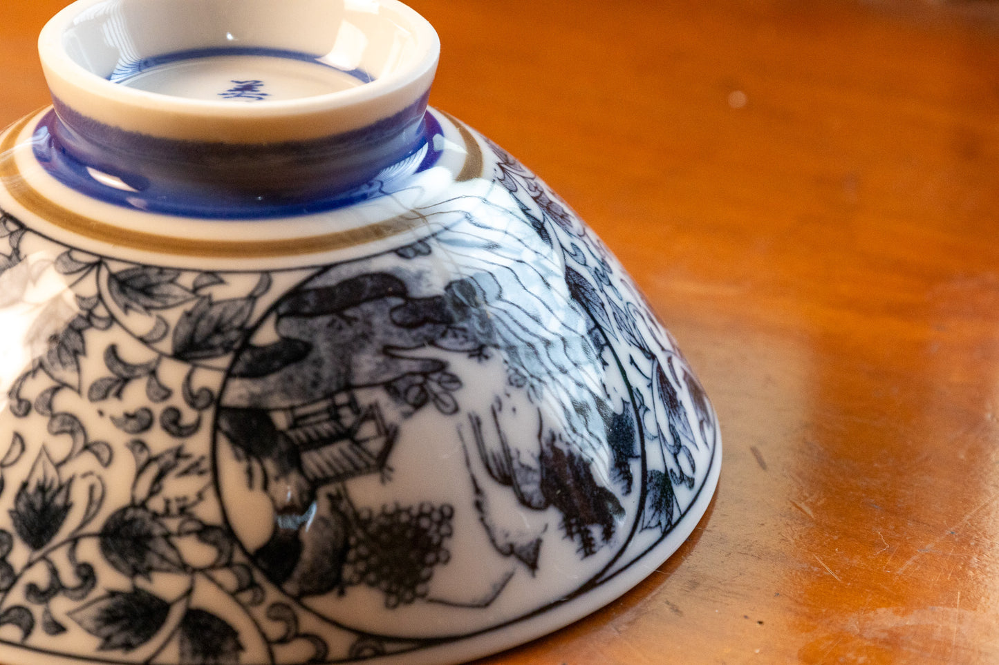 山水画の茶碗
