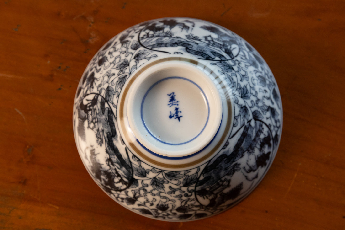 山水画の茶碗
