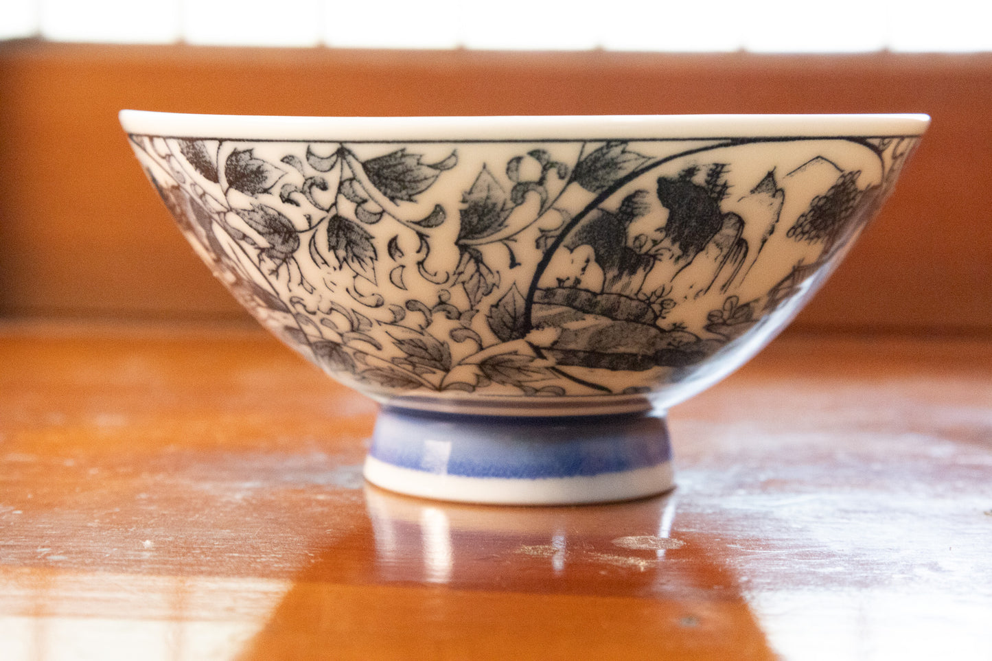 山水画の茶碗