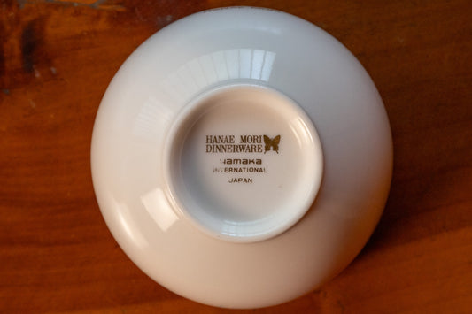 蝶モダンな湯呑み