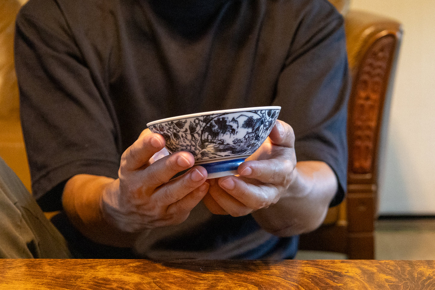 山水画の茶碗