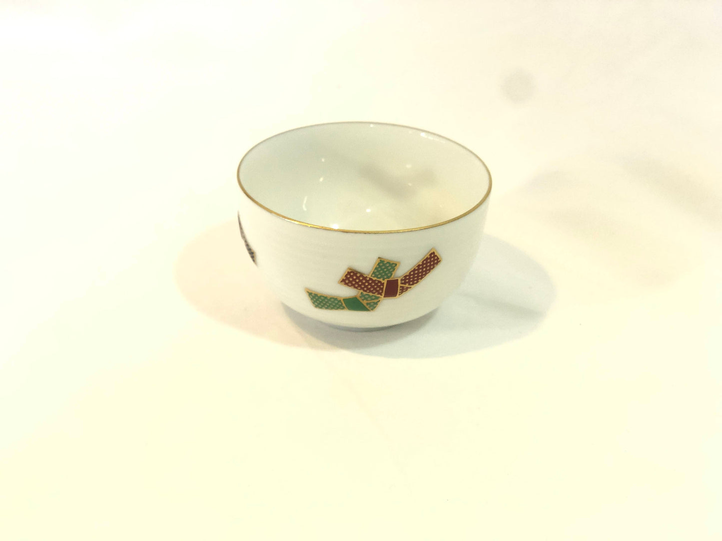 結びの湯呑み