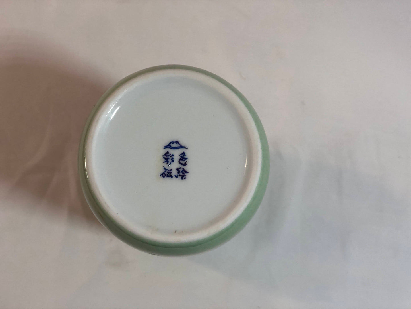 若草色の花瓶