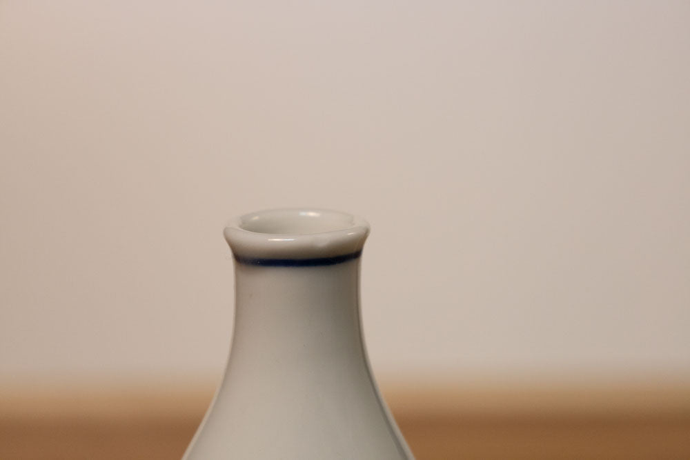 線画の一輪挿し