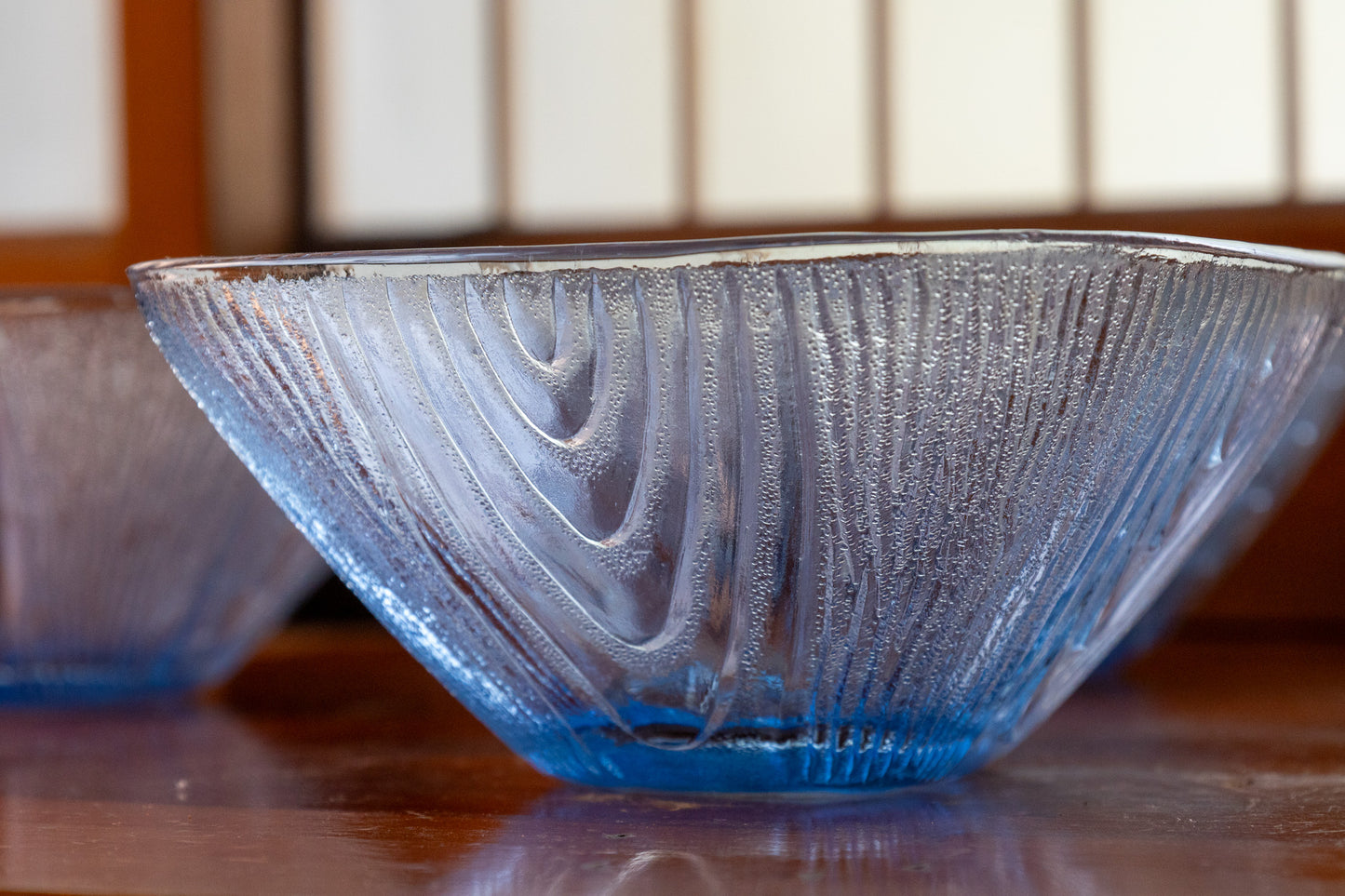 ブルーガラスの鉢皿
