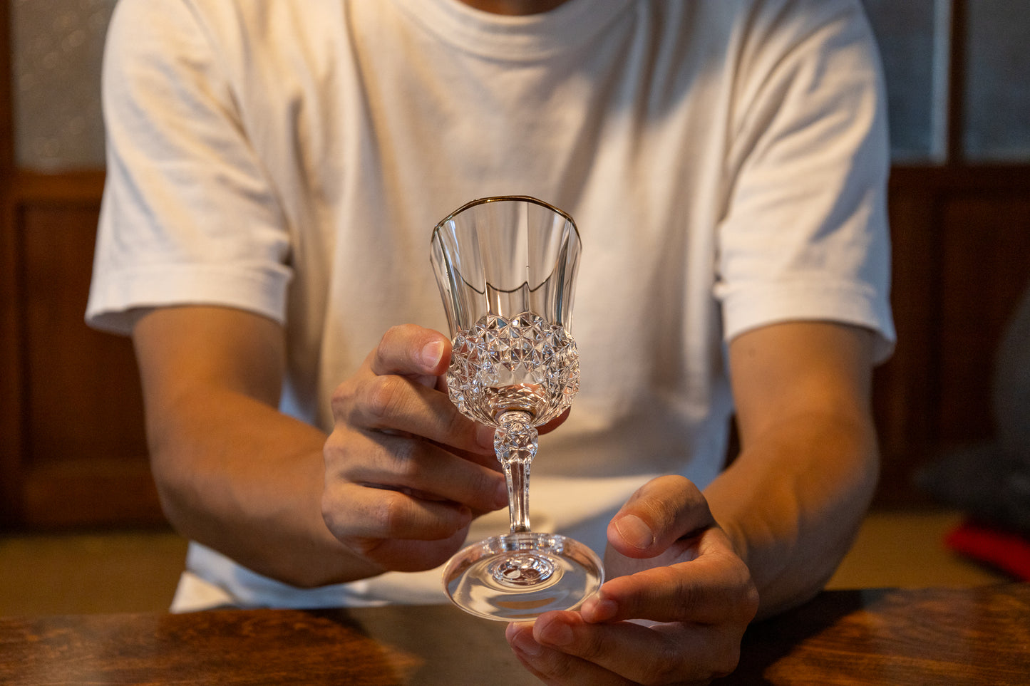 クリスタルガラスのワイングラス