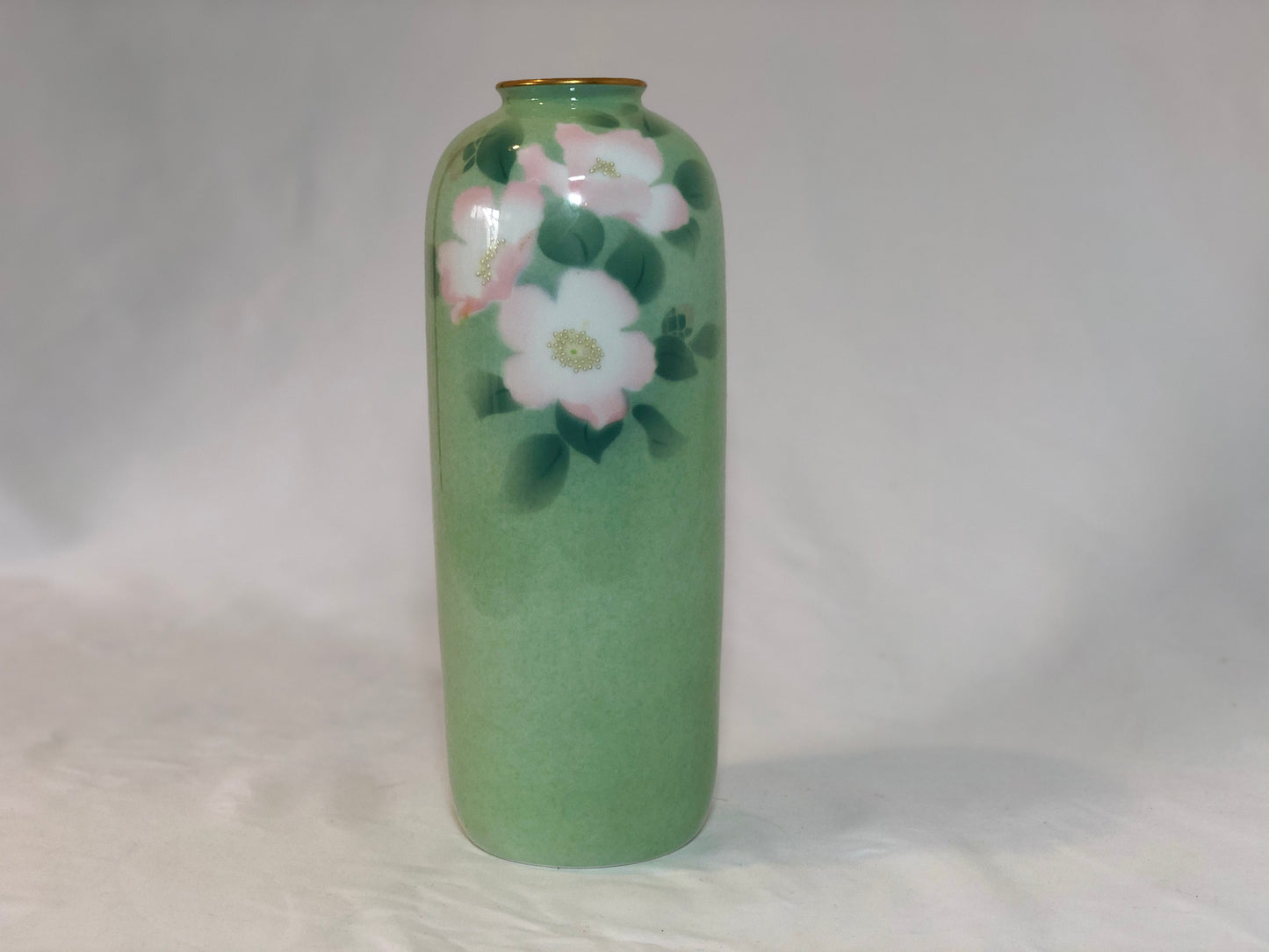 若草色の花瓶
