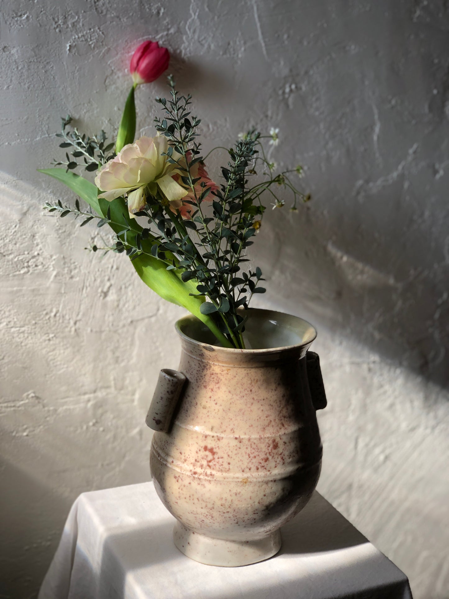 あずき色の花瓶